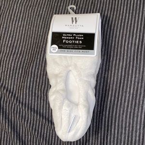 NWT, Ivory memory foam footies